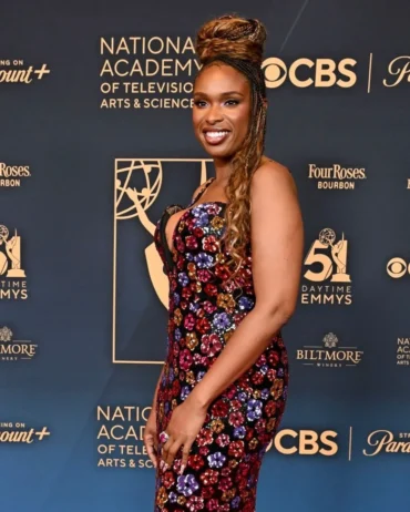 Jennifer Hudson at an award show in stunning gown