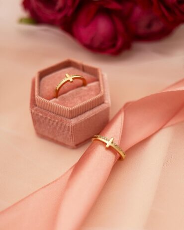 elegant gold ring in velvet box with roses